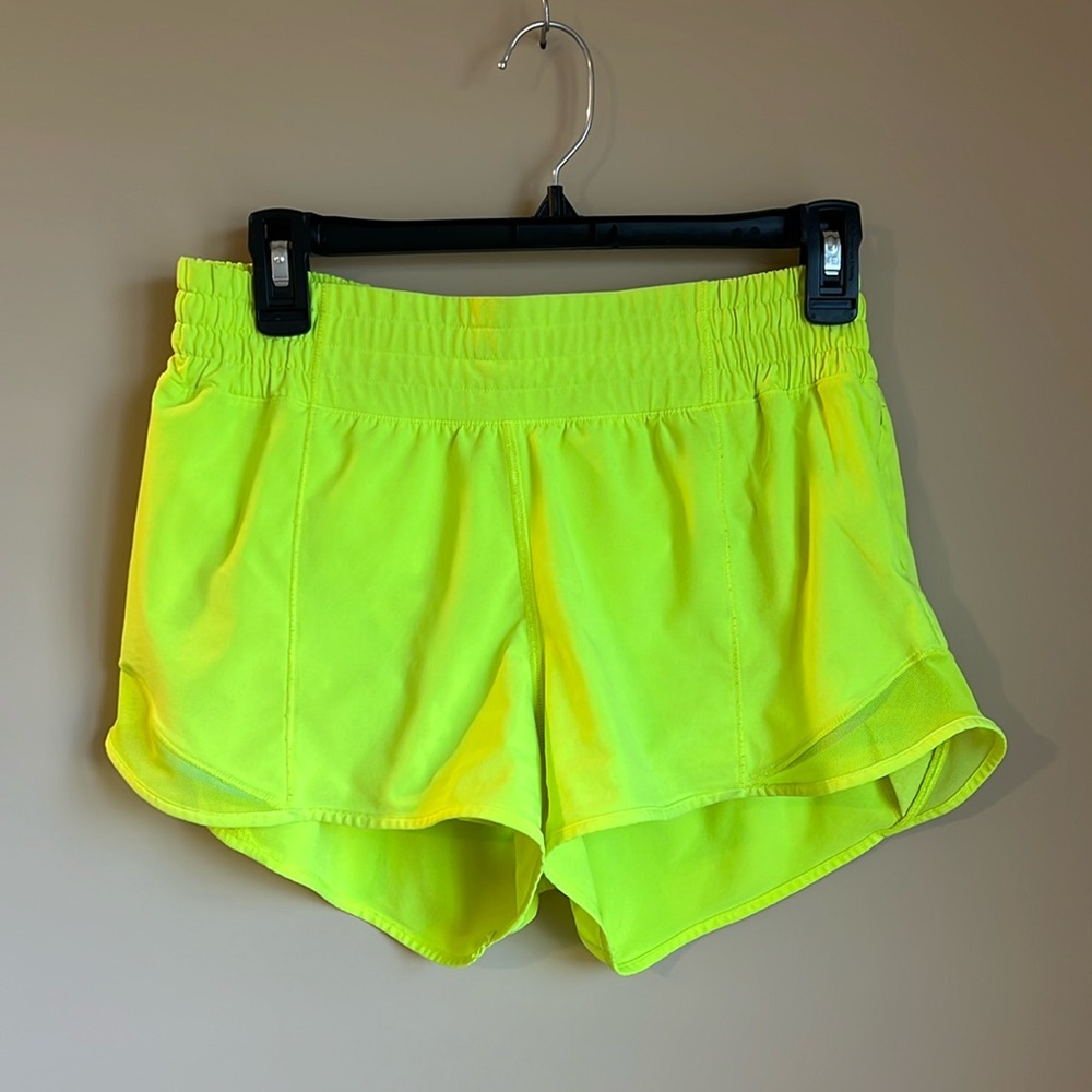 Lululemon Hotty Hot High-Rise Lined Short 2.5" Highlight Yellow